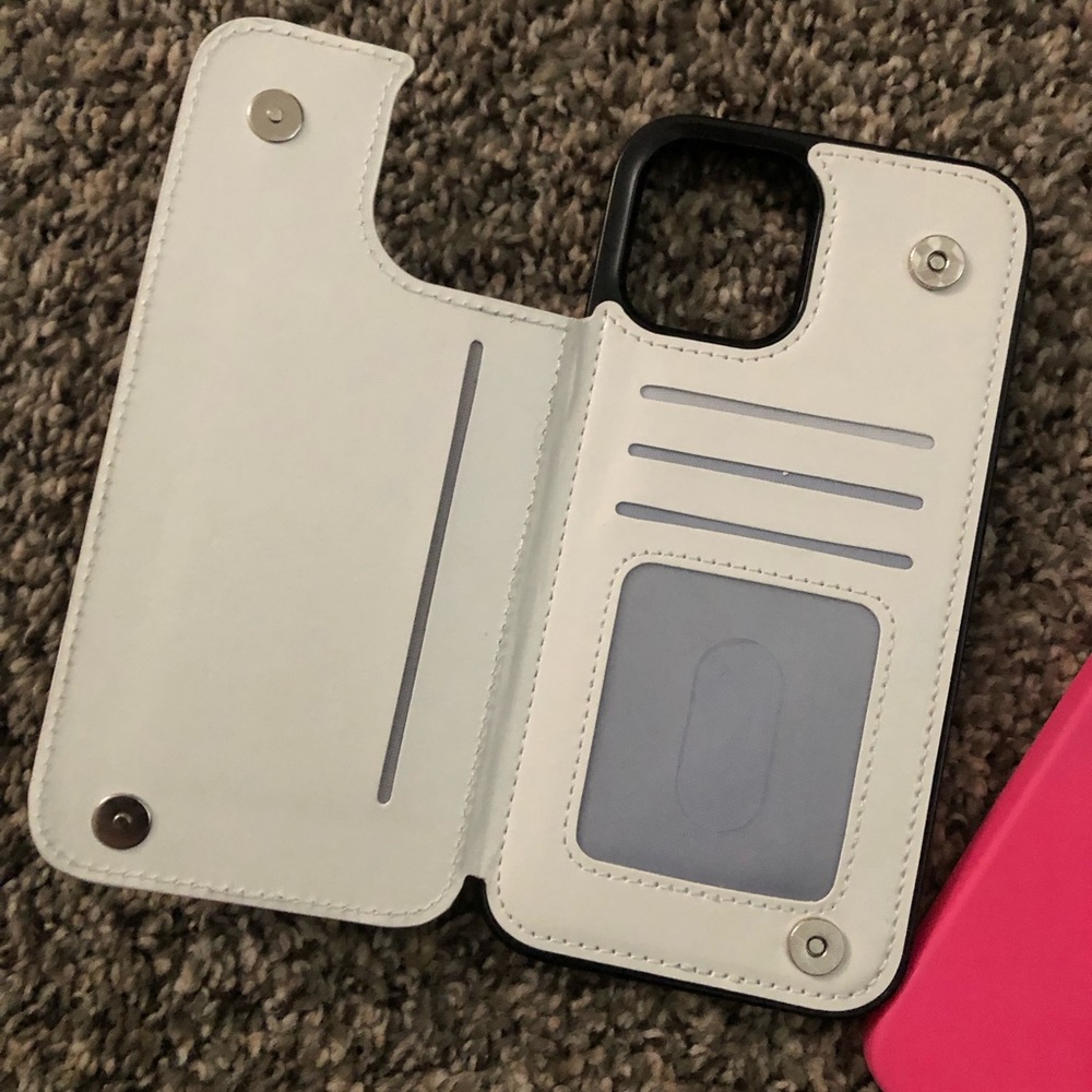iPhone cases (2) - Picture 3 of 4